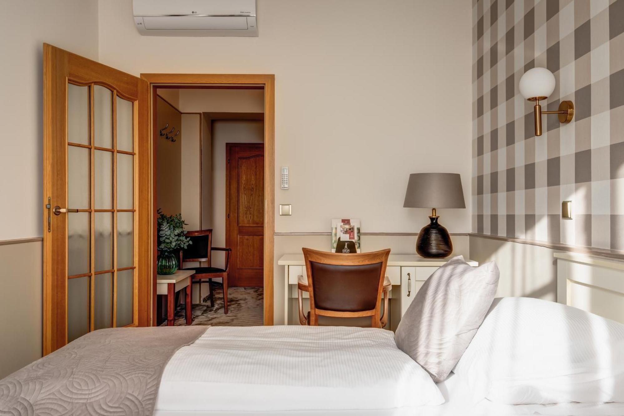 Golfi Hotel